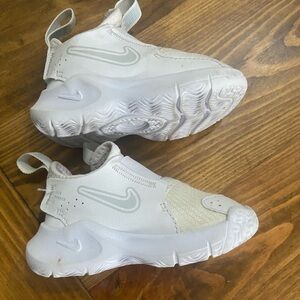 🔴5/$15 Nike Kids White Slip-On Sneakers